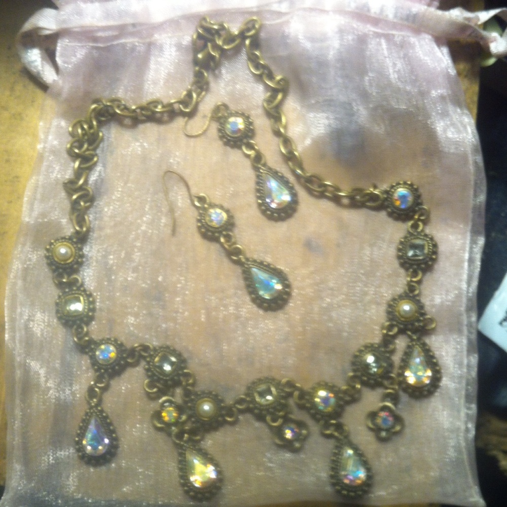 Firm💎Amazingly Beautiful Iridescent Necklace💕